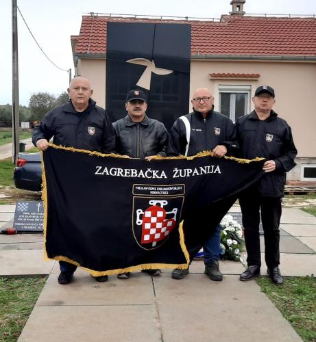 20201117 221810-944x1024