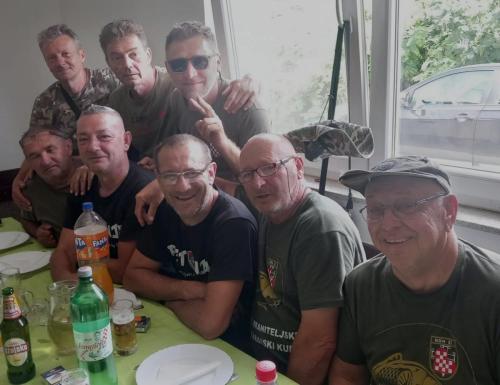 12 (1) (1) (1) (1) (1) (1)