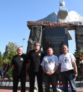 39174682 1384858724978321 3469295971198828544 n-270x300