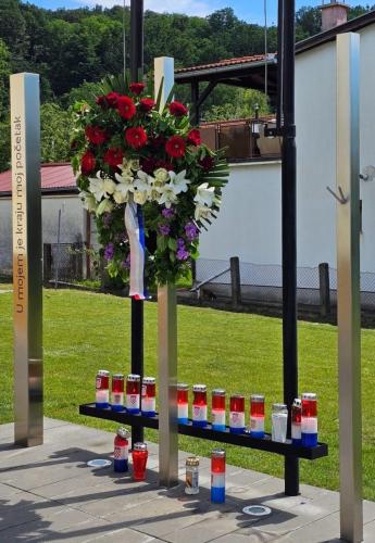 6 (1) (1) (1) (1) (1) (1)