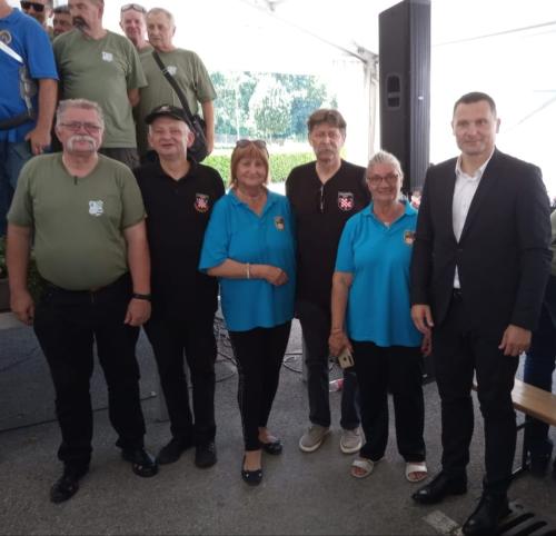 9 (1) (1) (1) (1) (1) (1) (1) (1)